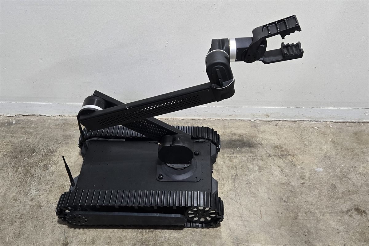 Bulldog arm reaching above the chassis