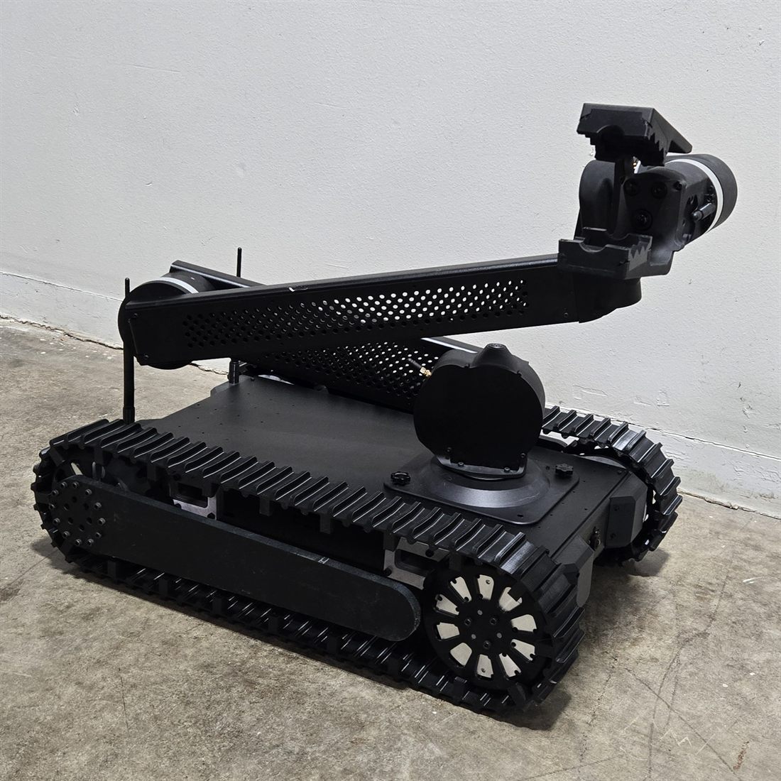 Bulldog forearm camera and gripper
