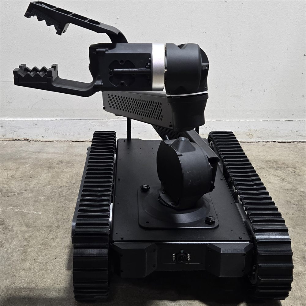 Close view of the Bulldog Gator Grip gripper and arm camera