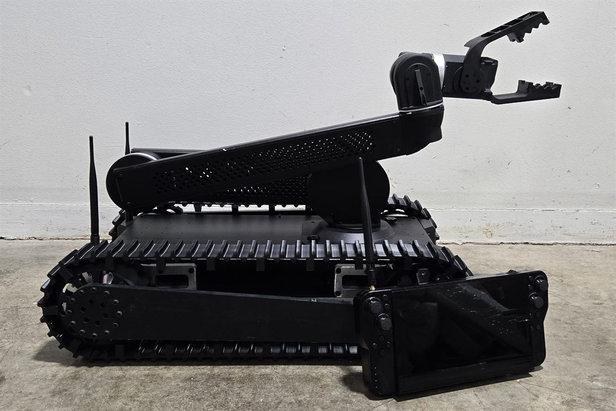 Bulldog robot with operator control unit beside the chassis