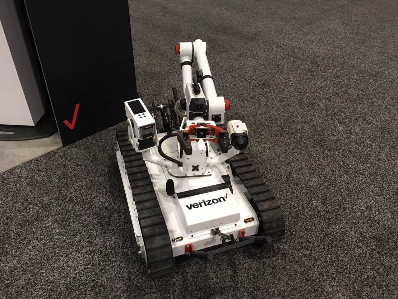 SuperDroid Robots Verizon Mastiff