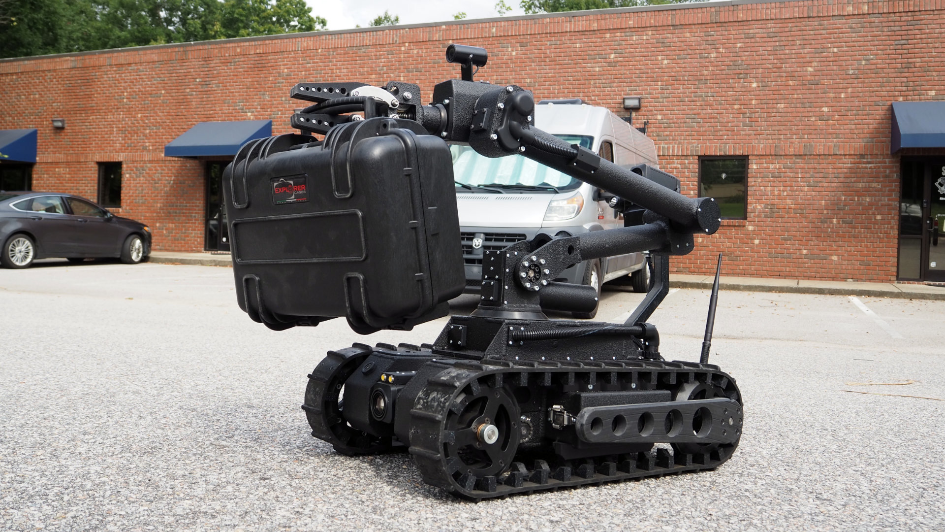 Image of LT2-F Bulldog carrying a case